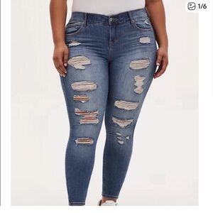 Torrid bombshell, skinny distressed stretch jeans. Size 18.